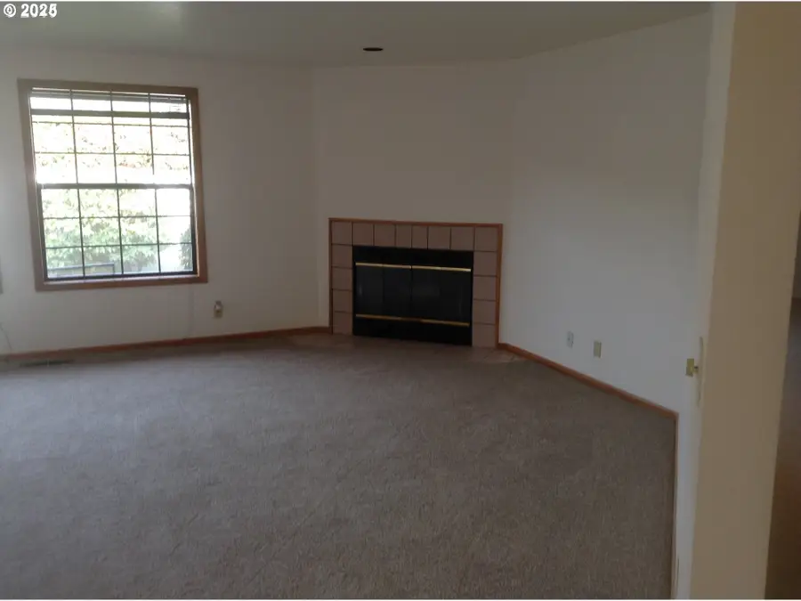 2707 Dayna Ln, Eugene, OR 97408 - Image #2