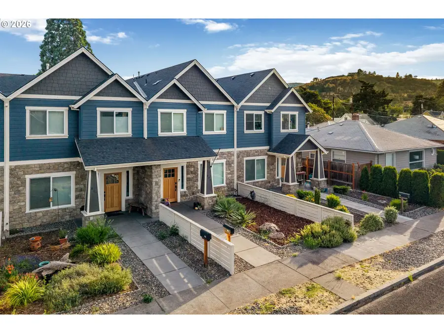 804 W 10th St, The Dalles, OR 97058 - #3