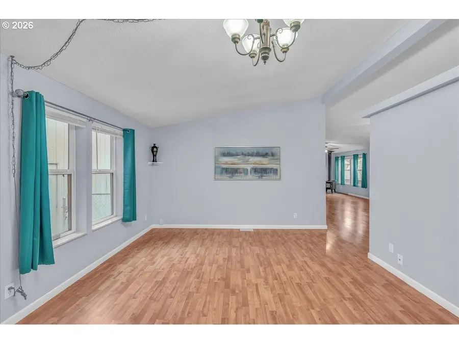 643 SE Brookwood Ave, Hillsboro, OR 97123 - #2