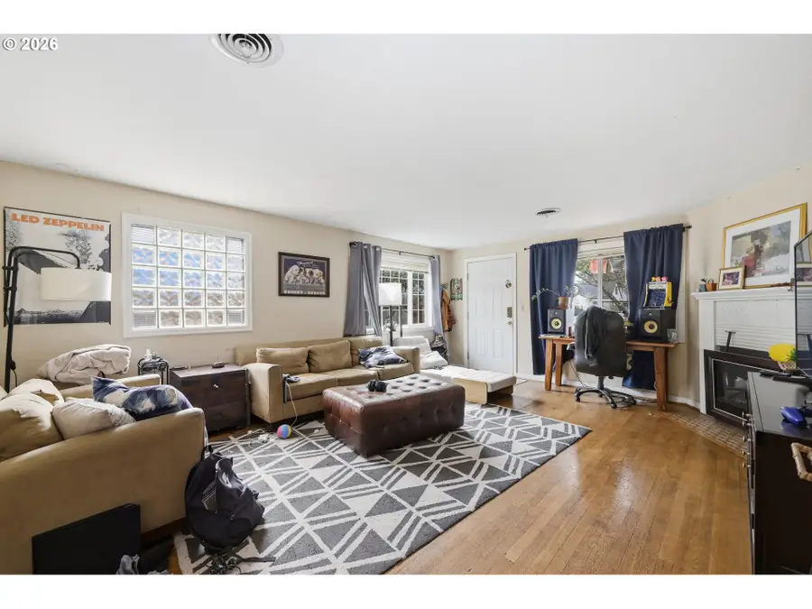 2121 Hilyard St, Eugene, OR 97405 - #2