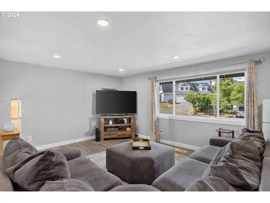 1386 SW 4th St, Gresham, OR 97080 - #3