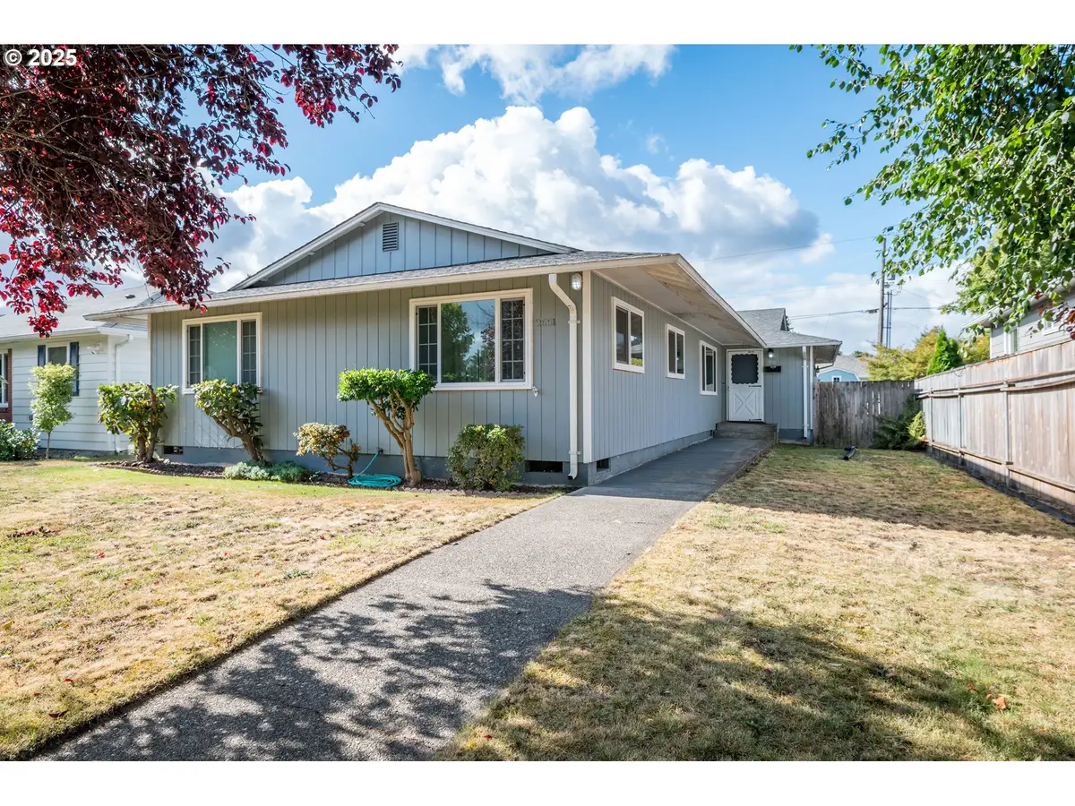 2661 Maple St, Longview, WA 98632 - Image #1