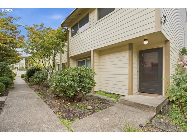 1100 N Meridian St #43, Newberg, OR 97132
