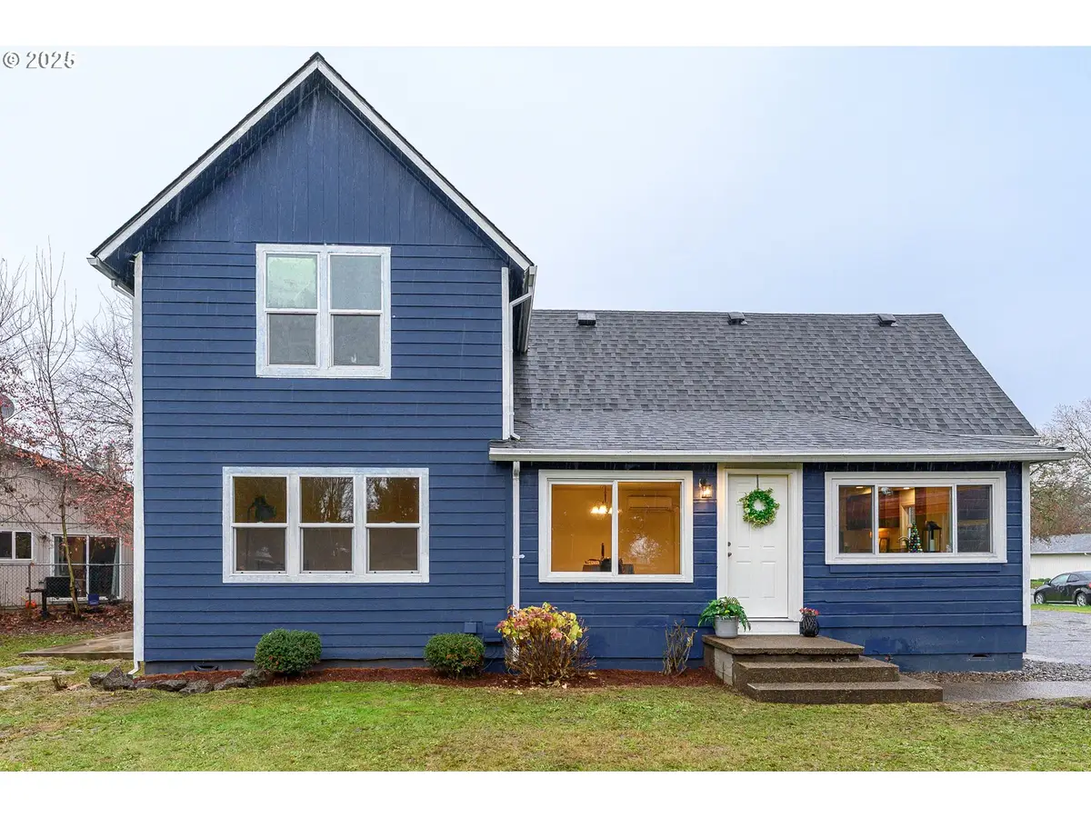 119 NE Kingwood Dr, McMinnville, OR 97128 - Image #1