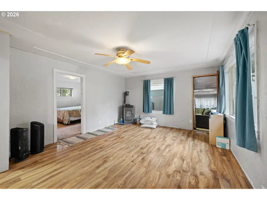 1589 Seagate Ave, Coos Bay, OR 97420 - #2