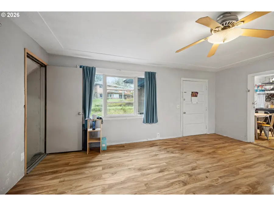 1589 Seagate Ave, Coos Bay, OR 97420 - #3