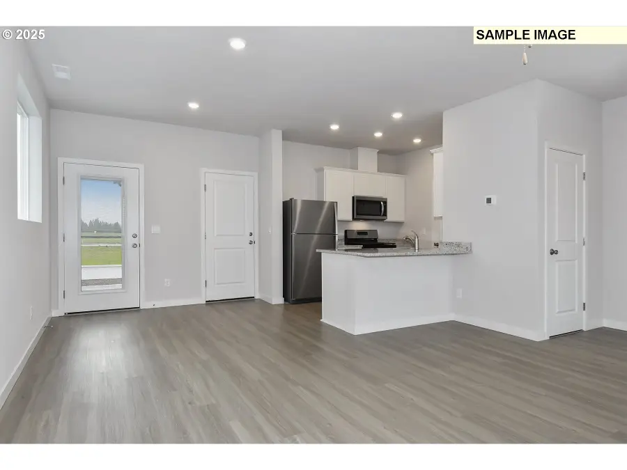 1251 Parkside Ave, Woodburn, OR 97071 - #3