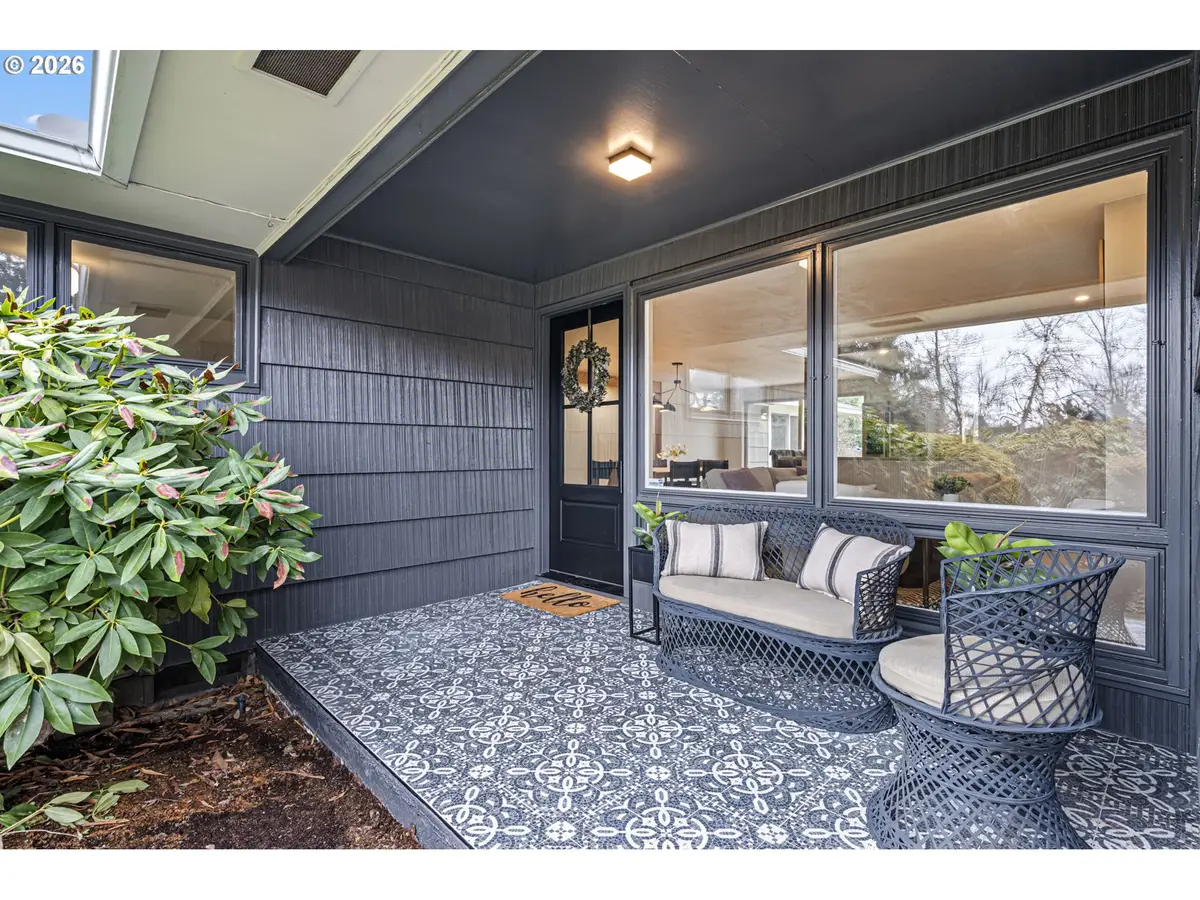 1193 Rio Glen Dr, Eugene, OR 97401 - Image #1