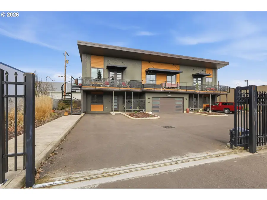 1308 E Main St, Cottage Grove, OR 97424 - #2