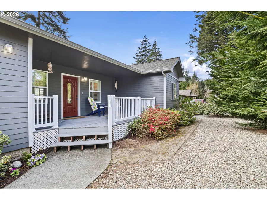 1156 12th St Se, Bandon, OR 97411 - #2