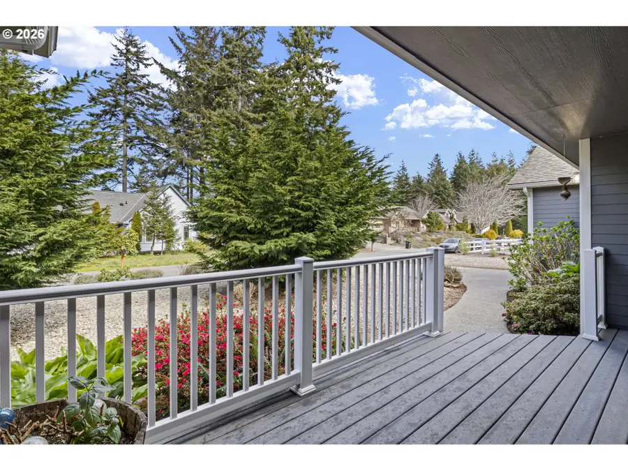 1156 12th St Se, Bandon, OR 97411 - #3