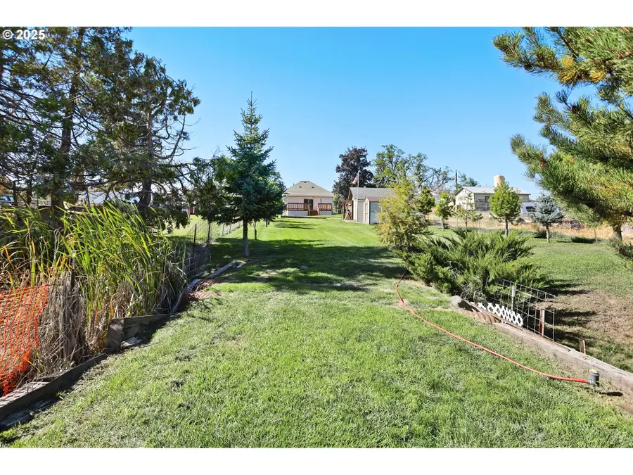 407 SW Fourth St, Grass Valley, OR 97029 - #3