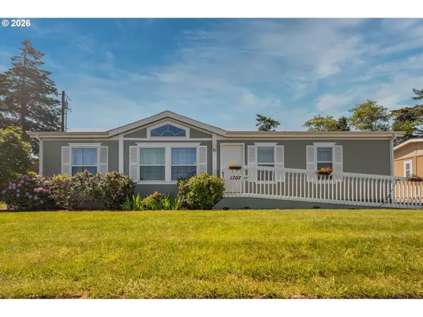 1707 13th St, NorthBend, OR 97459