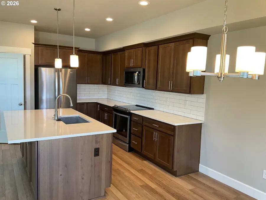 690 E 1st Ave, Estacada, OR 97023 - #3