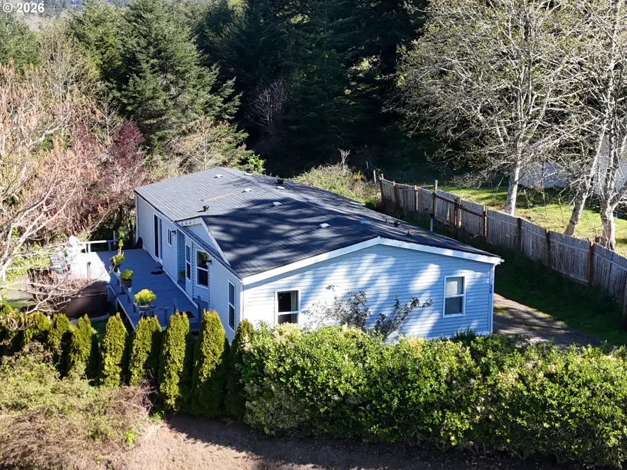 96465 Coverdell Rd #20, Brookings, OR 97415 - #2