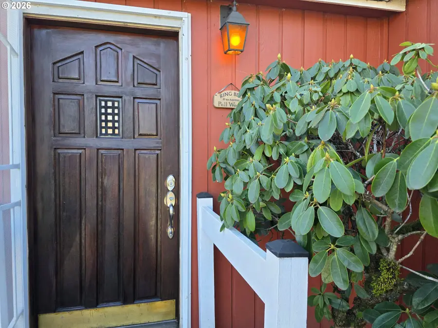 417 SE Roberts Ave, Gresham, OR 97080 - #2