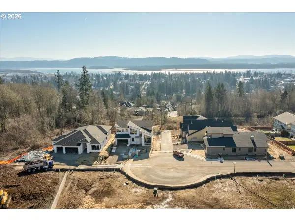 743 N V St, Washougal, WA 98671