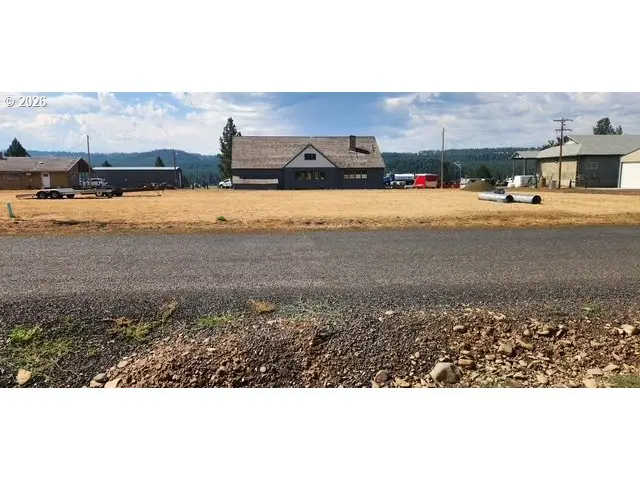 310 W Despain St, Ukiah, OR 97880 - #3