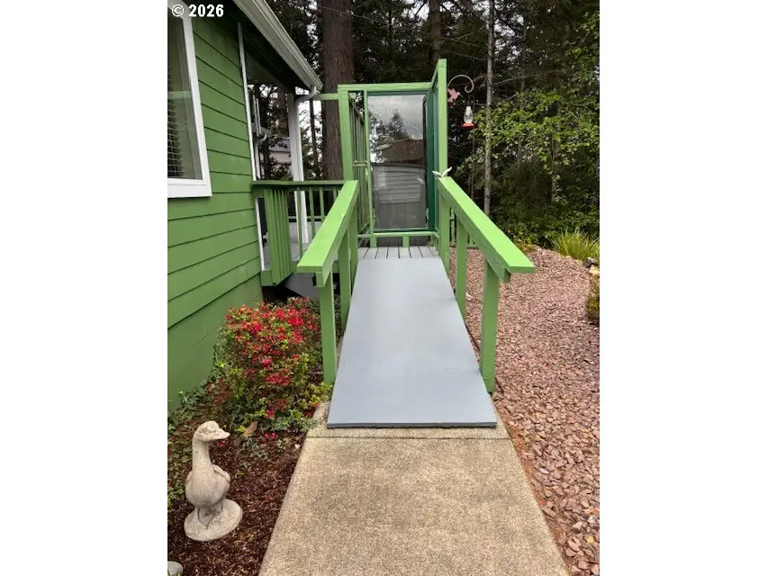 1484 Seacrest Ln, Brookings, OR 97415 - #2
