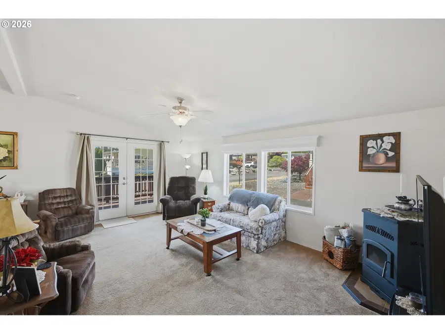 2990 Knott Ter, Coos Bay, OR 97420 - #3