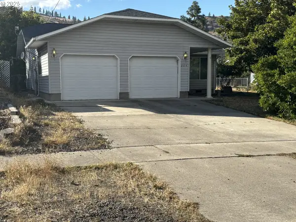 204 3rd St, LaGrande, OR 97850
