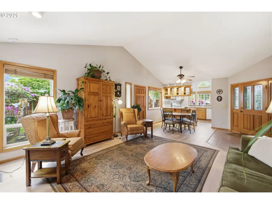 399 N 72nd Pl, Springfield, OR 97478 - #3