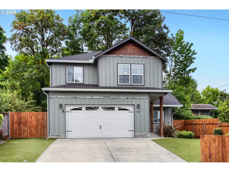 909 Highland St, Ridgefield, WA 98642 - #2