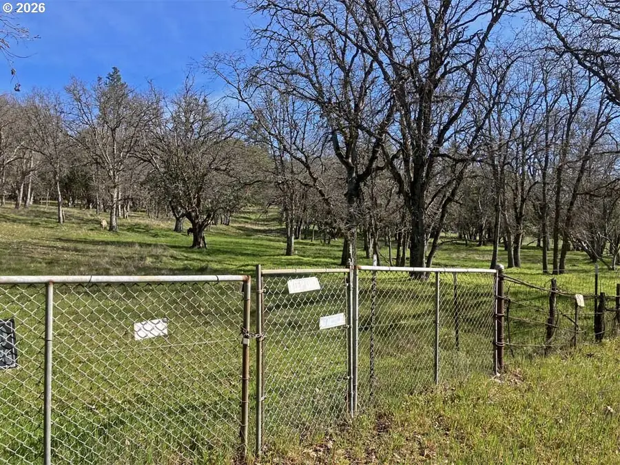 10364 Blackwell Rd, Medford, OR 97502 - #3