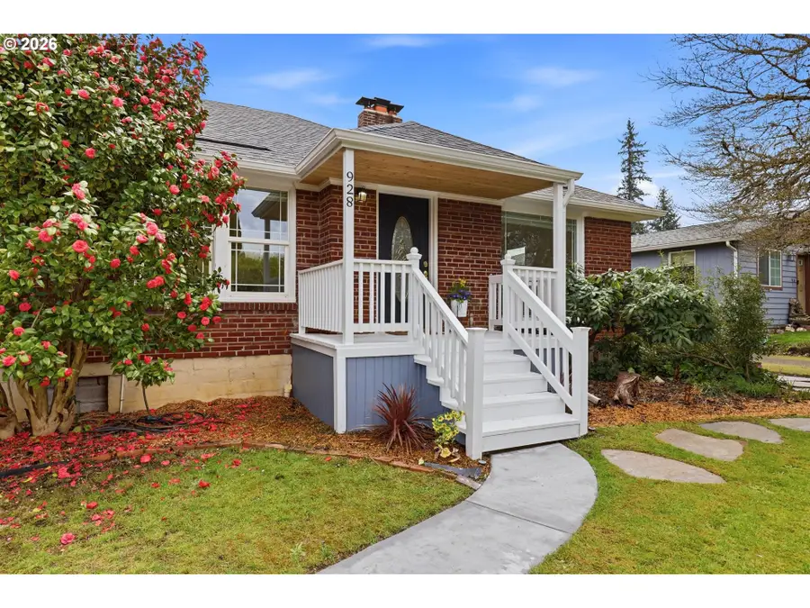 928 9th St, Washougal, WA 98671 - #2