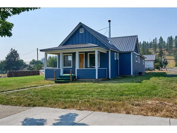 408 W 1st St, Wallowa, OR 97885