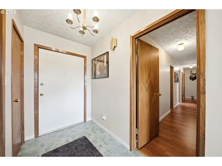 80 Summit Dr, Kalama, WA 98625 - #3