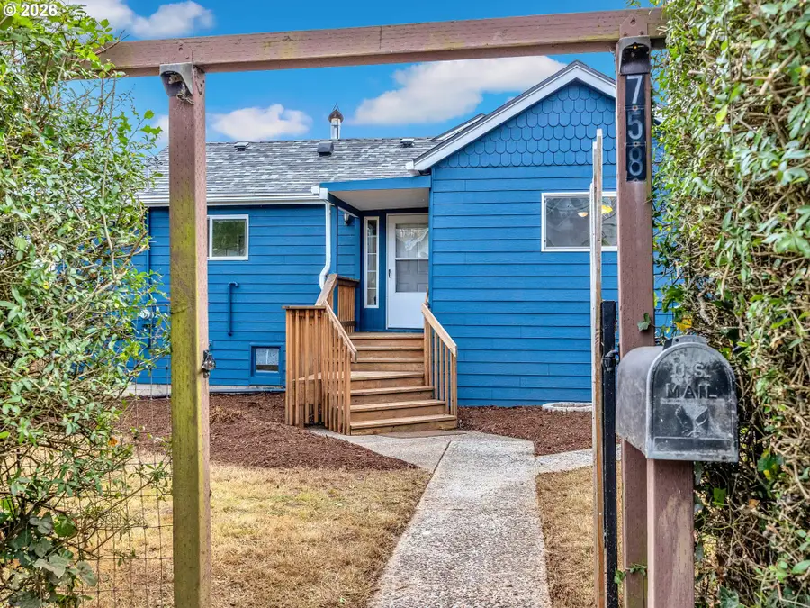 758 Florence Ave, Astoria, OR 97103 - #3