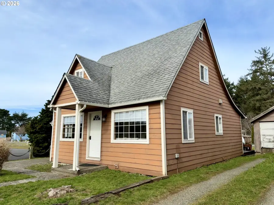 945 2nd St, Bandon, OR 97411 - #2