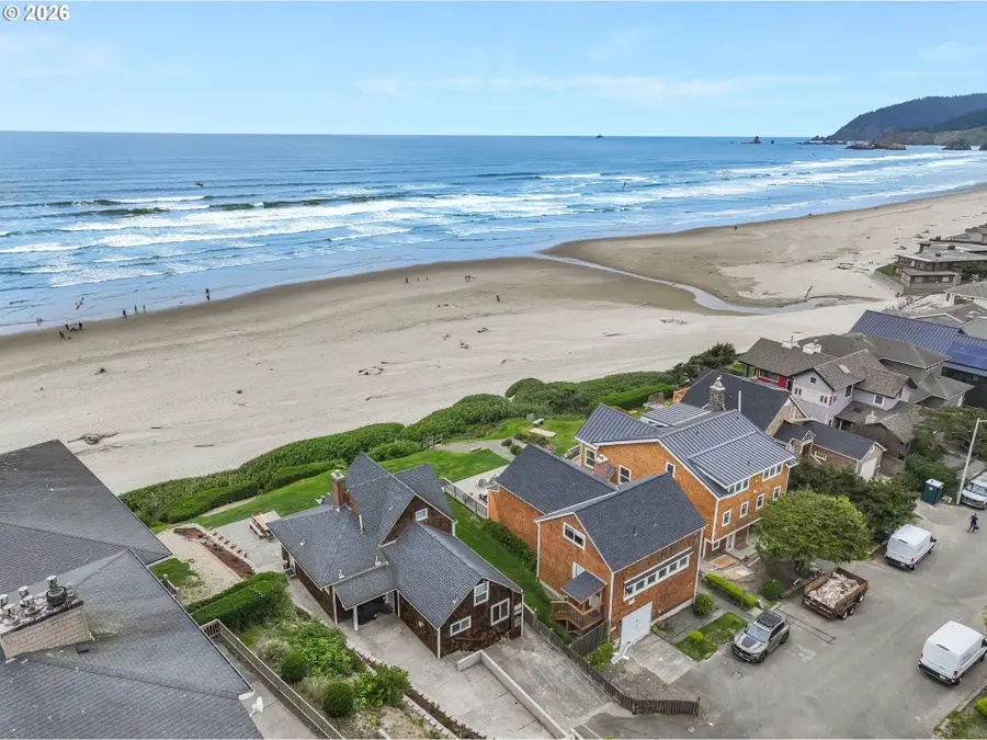 1396 Pacific Ave, Cannon Beach, OR 97110 - #2