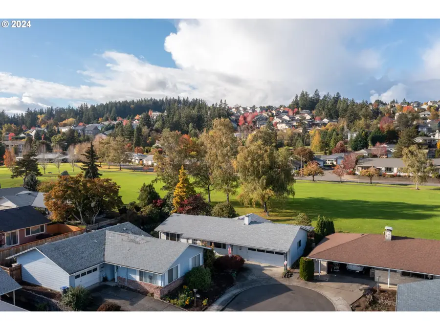 15775 SW Queen Victoria Pl, King City, OR 97224 - #2