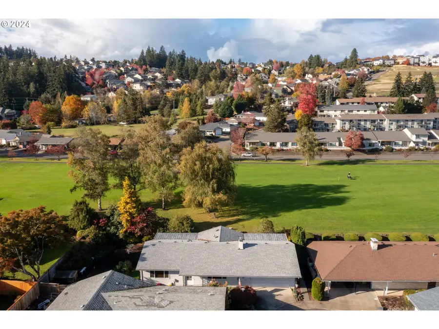 15775 SW Queen Victoria Pl, King City, OR 97224 - #3