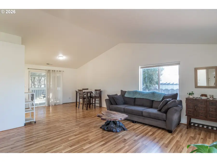 4216 Stella St, Roseburg, OR 97471 - #2