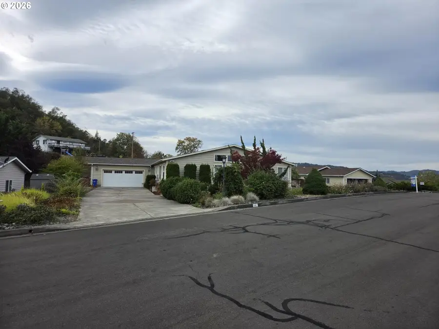647 Highland Vista Ln, Roseburg, OR 97471 - #2