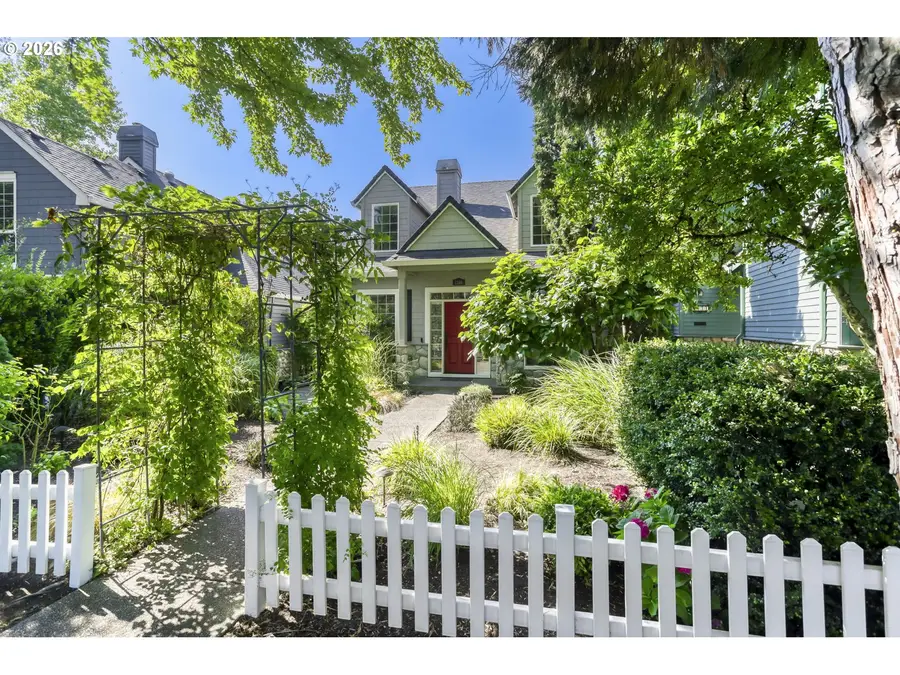 1246 NE Parks Edge Cir, Hillsboro, OR 97124 - #3