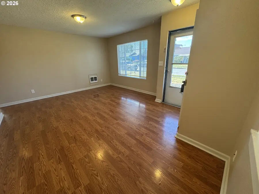 352 28th Ave, Longview, WA 98632 - #3
