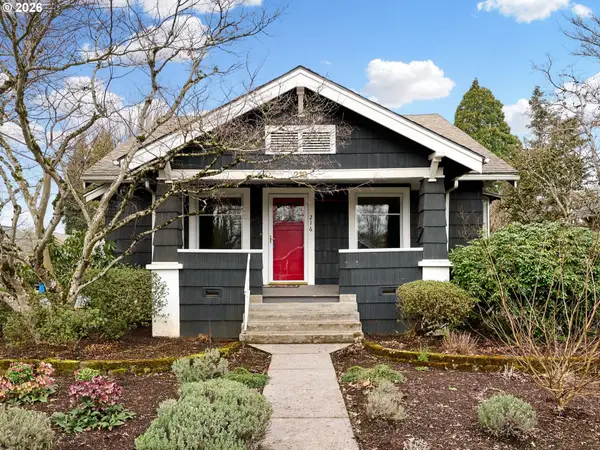 216 S James St, Silverton, OR 97381