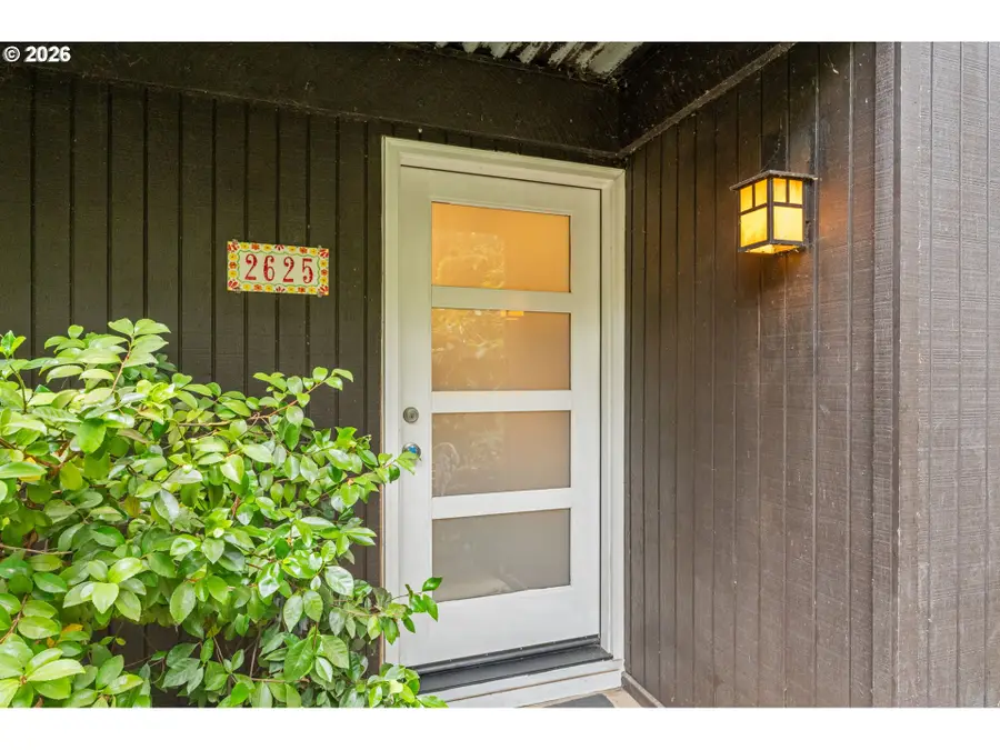 2625 Woodstone Pl, Eugene, OR 97405 - #3