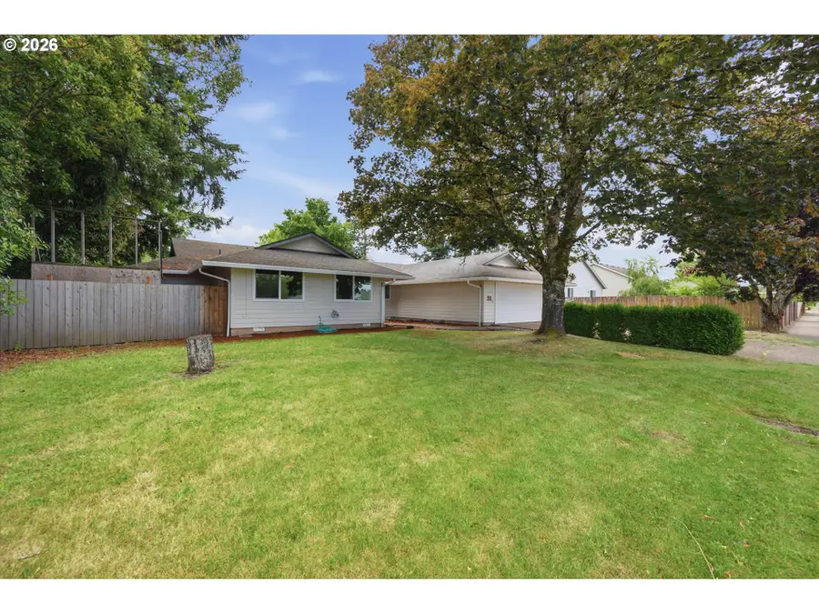 1360 SW 2nd St, McMinnville, OR 97128 - #2