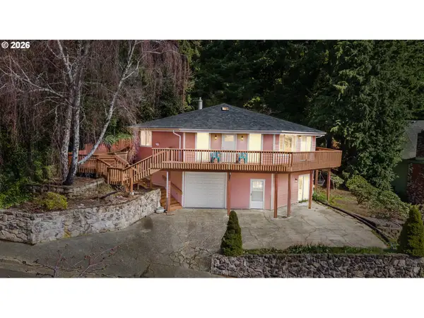 2453 Stephanie Ln, NorthBend, OR 97459