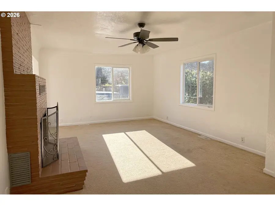 4733 E Amazon Dr, Eugene, OR 97405 - Image #3