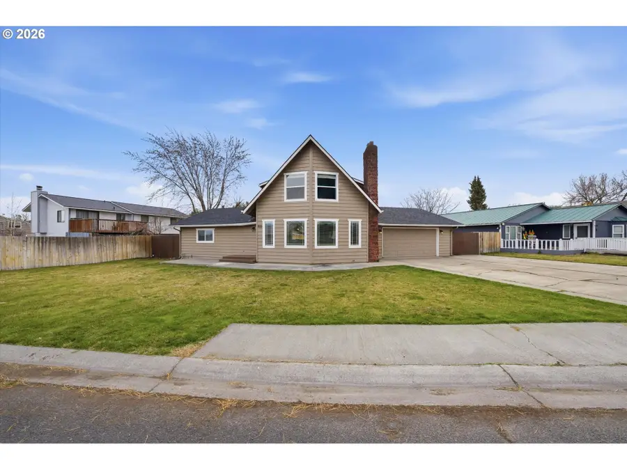 805 SW Mt Adams Ave, Boardman, OR 97818 - #2