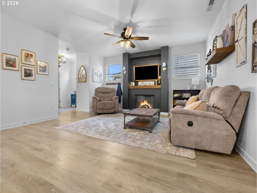 252 NE Arrowhead Dr, Estacada, OR 97023 - #3