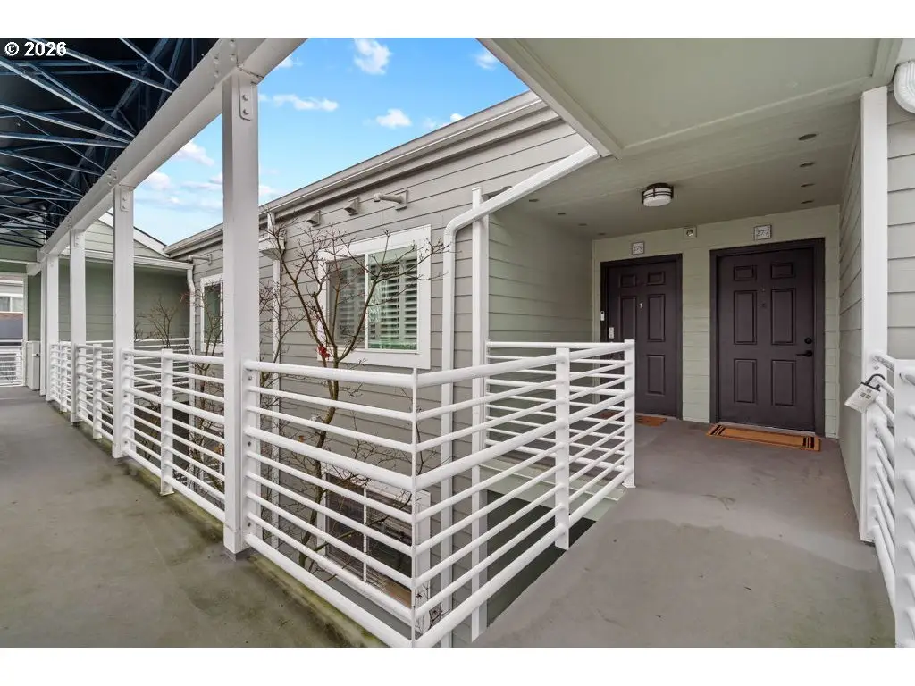 277 N Hayden Bay Dr, Portland, OR 97217 - Image #1