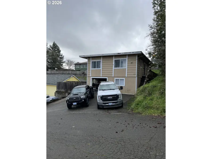 521 N Birch St, Coquille, OR 97423 - #2