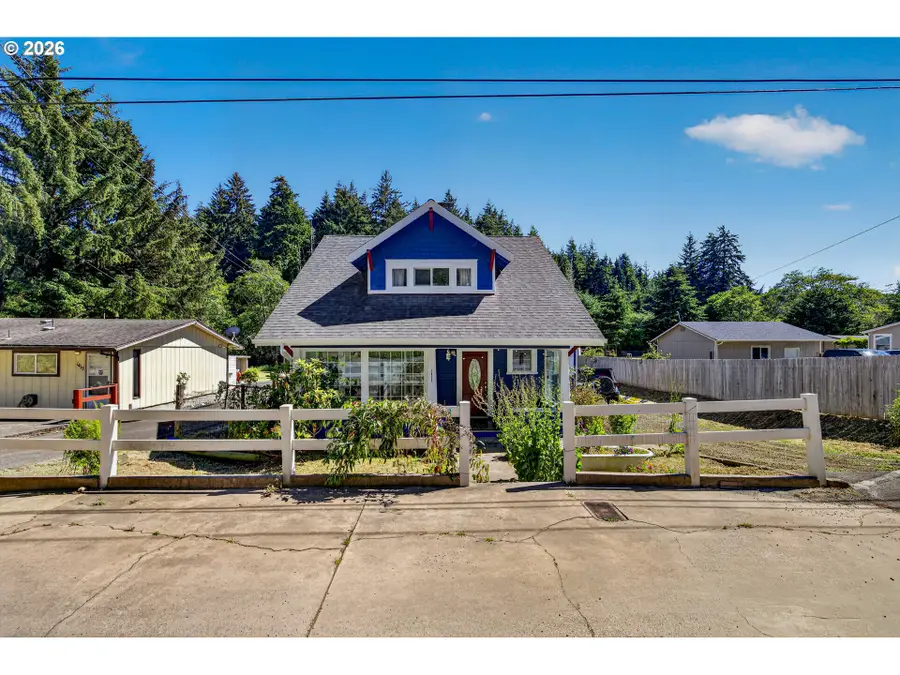 1421 Anderson Ave, Coos Bay, OR 97420 - #2